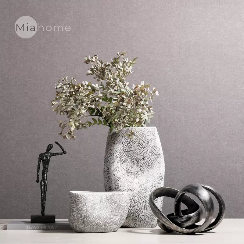 样板间异形陶瓷花瓶客厅干花插花桌面花器设计师创意金属人物摆件
