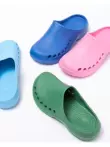 Giày Croc nữ chống hôi chân EVA mùa hè bệnh viện phòng thí nghiệm phòng mổ dép đặc biệt dép thoáng khí chống trơn trượt 