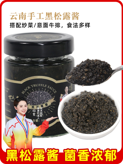 Magistral yolda yalangoch ukrainalik ayollar.