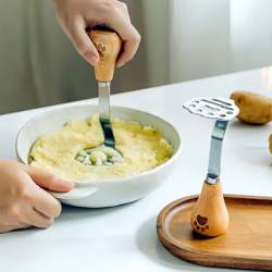 Small Bear-Shaped Stainless Steel Food Masher for Baby Food, Can Stand, Small Size, Food-Grade, Kitchen, Baby Household Use, for Mashing and Crushing