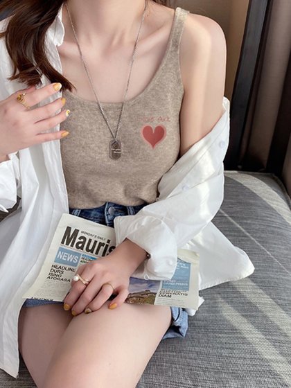 白色针织吊带小背心女2026夏季新款外穿法式独特高级修身短款上衣