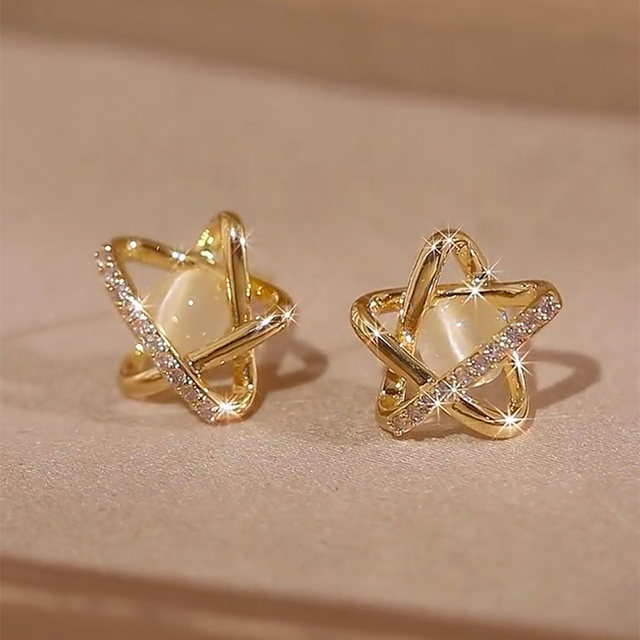 Diamond-encrusted opal star earrings, elegant, simple and versatile earrings, niche, exquisite ins, small, high-end earrings