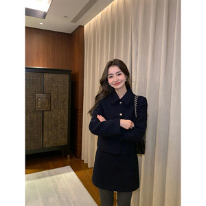 
pusumede miu is a daughter of the family. Elegant short woolen jacket for women. High waist A-line skirt suit.