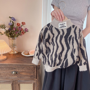 
Children's sweaters autumn and winter plus velvet 2025 new boys' sweaters round neck pullover style