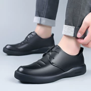 Giày đầu bếp nam chống trượt chống thấm nước ở công trường giày làm việc giày da thông thường giày đế mềm lái xe giày đen nhỏ giày nam hợp thời trang