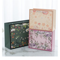 New Fashionable and High-End Gift Bags, Retro-Style Hand-Held Paper Bags, Green Forest Series Souvenir Packaging Bags