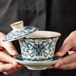 High-End Chinese-Style Ceramic Tea Cup and Bowl with a Three-Layer Cover, Non-Hot to the Touch, Ru Kiln Crackle Glaze, Suitable for Home Use and Kung Fu Tea Ceremony