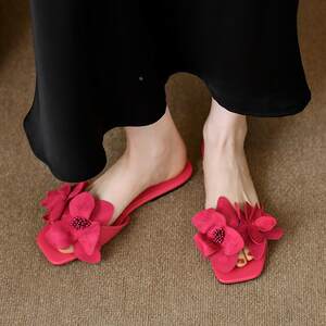 
New 2027 summer square toe red rose flower outer wear casual simple fashion flat sandals gift