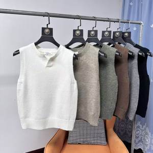 Elegant retro! Small V-neck autumn and winter new fashion slim and warm inner sweater sweater vest vest for men
