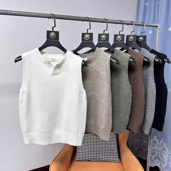 Elegant retro! Small V-neck autumn and winter new fashion slim and warm inner sweater sweater vest vest for men