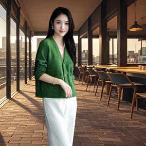 
Regular wool V-neck regular pullover cashmere sweater