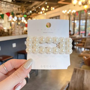 
Clip the headgear on the back of the head of the Japanese and Korean hairpins without hurting the hair