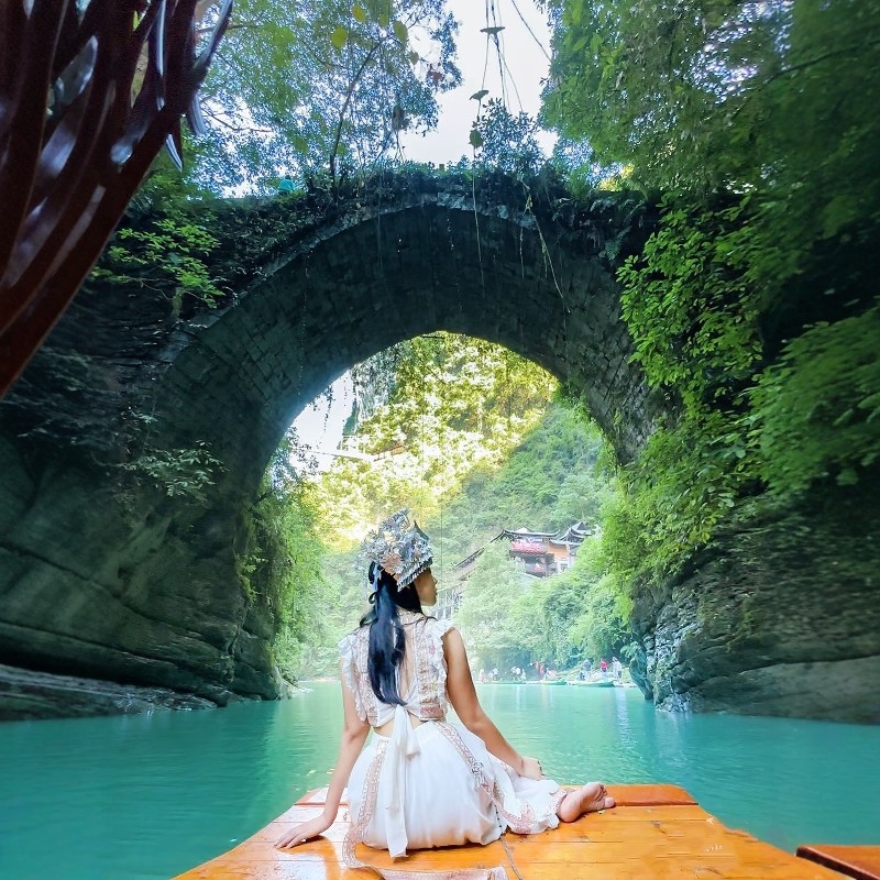 恩施三日游纯玩大峡谷屏山梭布垭腾龙洞地心谷宣恩清江3天2晚旅游