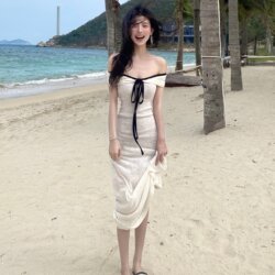 French-Style White Off-Shoulder Dress for Women, Summer 2026 New Model, Seaside Vacation, Elegant, Waist-Cinching, Bodycon Long Dress