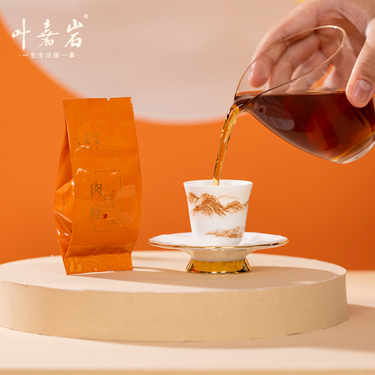 武夷山小種紅茶 250g ギフトボックス 正山小種（ラプサンスーチョン）紅茶 - 武夷山 225g ギフトボックス
