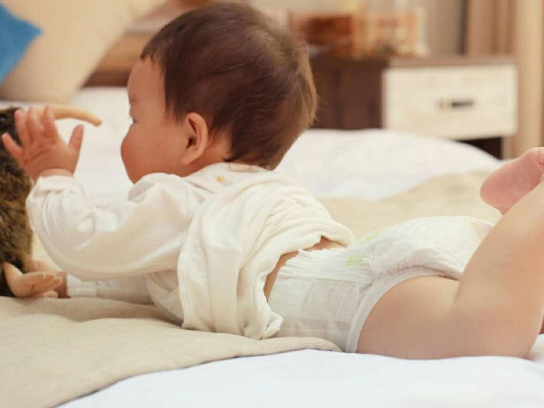 给娃换尿布时注意这3点,轻松解决红屁屁