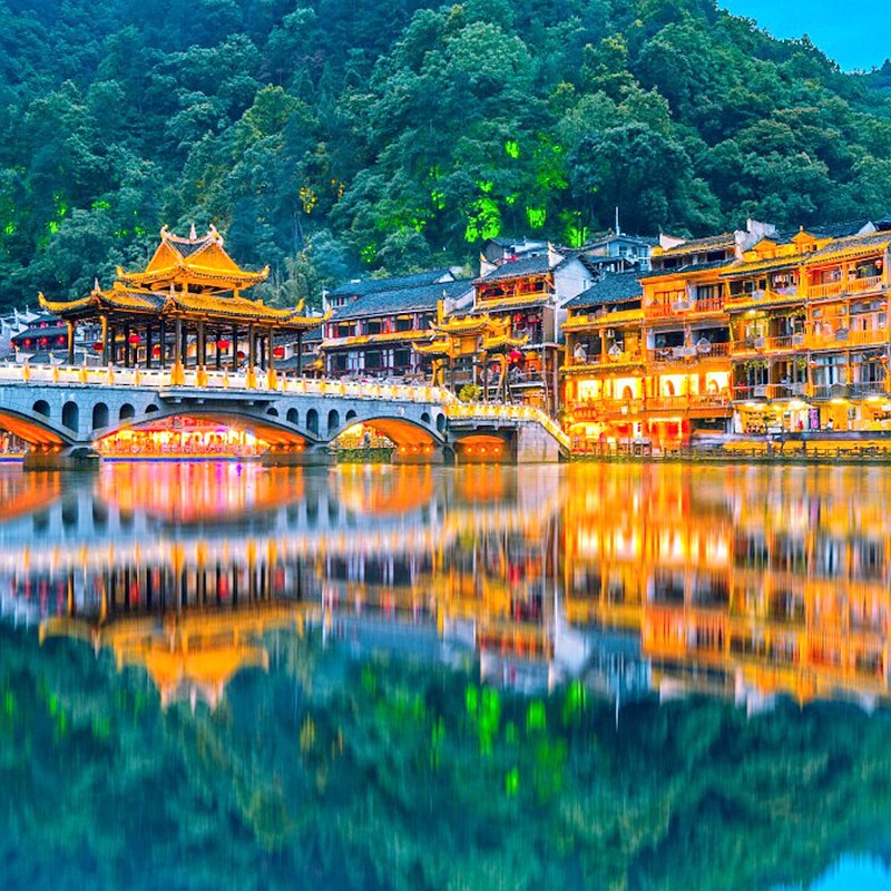 含机票 湖南长沙张家界旅游凤凰古城天门山芙蓉镇6天5晚跟团游