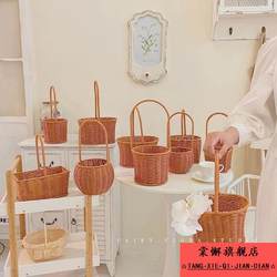 Flower Basket, Woven Basket, Hand-Held Straw, Bamboo, and Rattan Basket for Flower Arrangements, DIY for Seaside Vacations, Spring Outings, and Photo Shoots, Small Flower Basket