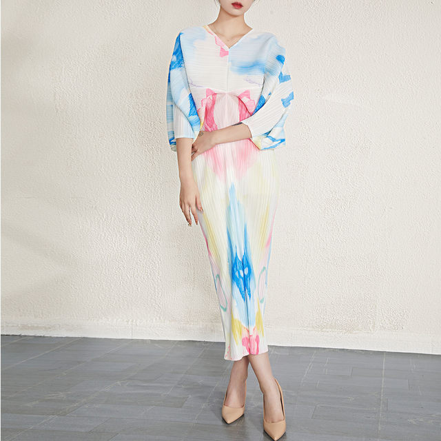 Miyake pleated high-end dress for women 2024 spring and autumn new retro printed large-size 7-quarter sleeve V-neck midi skirt