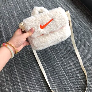 
Nike Nike Fashionable Faux Fur Crossbody Bag Winter Soft Plush Shoulder Bag FZ1329-113