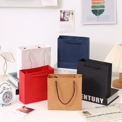 Forest-Themed Birthday Gift Bag, Hand-Held Packaging Gift Bag, Paper Bag with a High-End Feel, Suitable for Couples, Christmas Clothes, Scarves