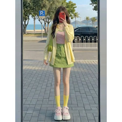 Dopamine Bright Outfit for May Day Travel, a Complete Set of Three-Piece Outfit for Petite Women in Spring and Summer, Including a Shirt, Camisole, and Short Skirt