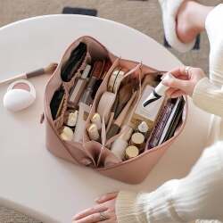 Portable Cosmetic Bag for Women 2026 New Model High-End Cosmetics Storage Bag Large Capacity Travel Luxury Luxury Bag