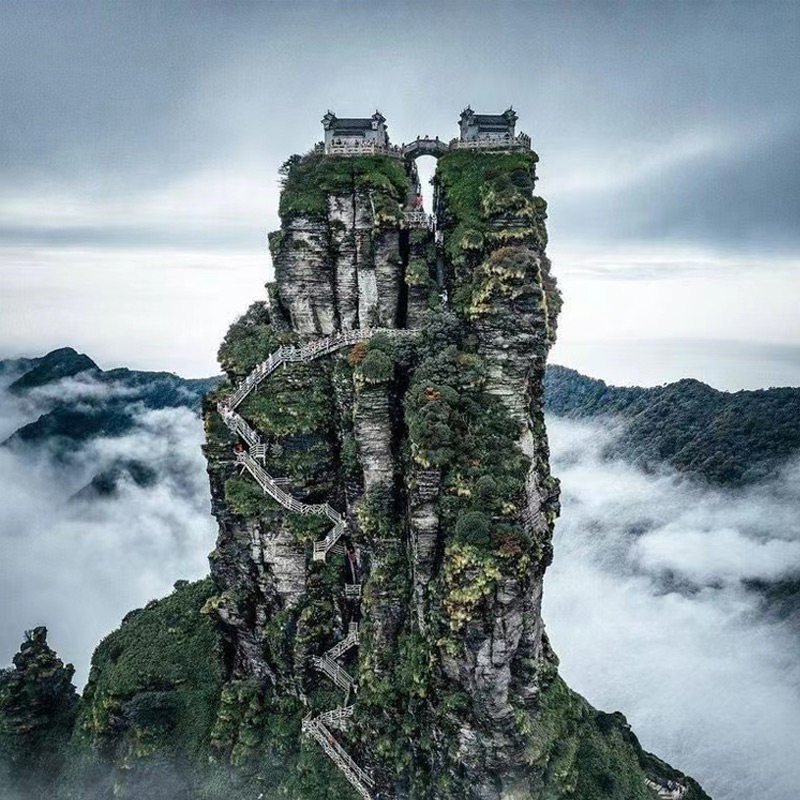 贵州贵阳出发黄果树+荔波+西江千户苗寨+镇远+梵净山6天5晚跟团游