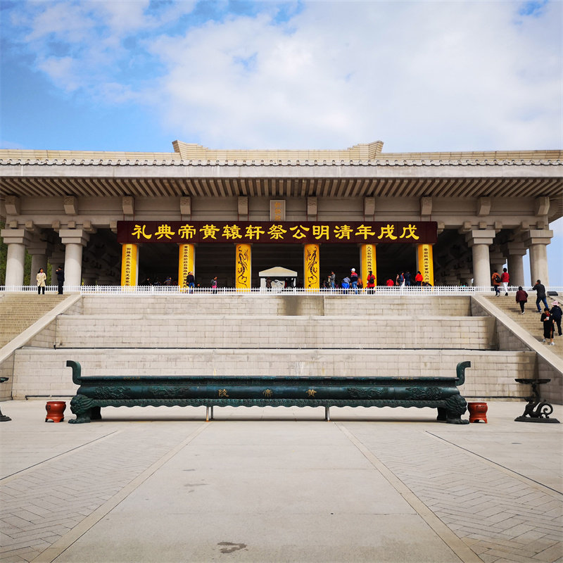 陕西壶口瀑布延安大雁塔钟楼回民街5天4晚跟团游 接送机/高铁