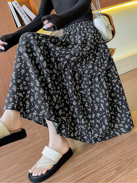 La Chapelle black floral skirt for women slim and slim 2025 new summer hot high-waisted A-line long skirt temperament
