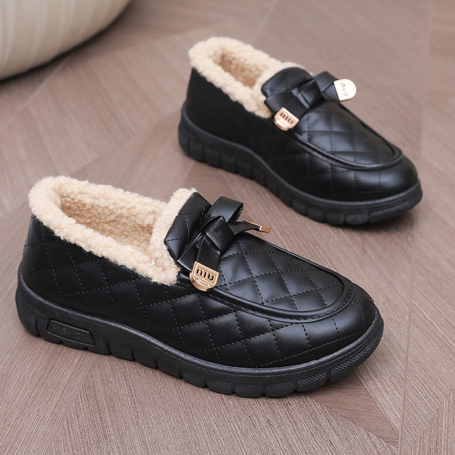 Winter Doudou Shoes Female New Fashion Various Velvet Thicker Flat Waterproof Anti -Slip Warm Mom Mom Mom Mom Mom Cotton Shoes
