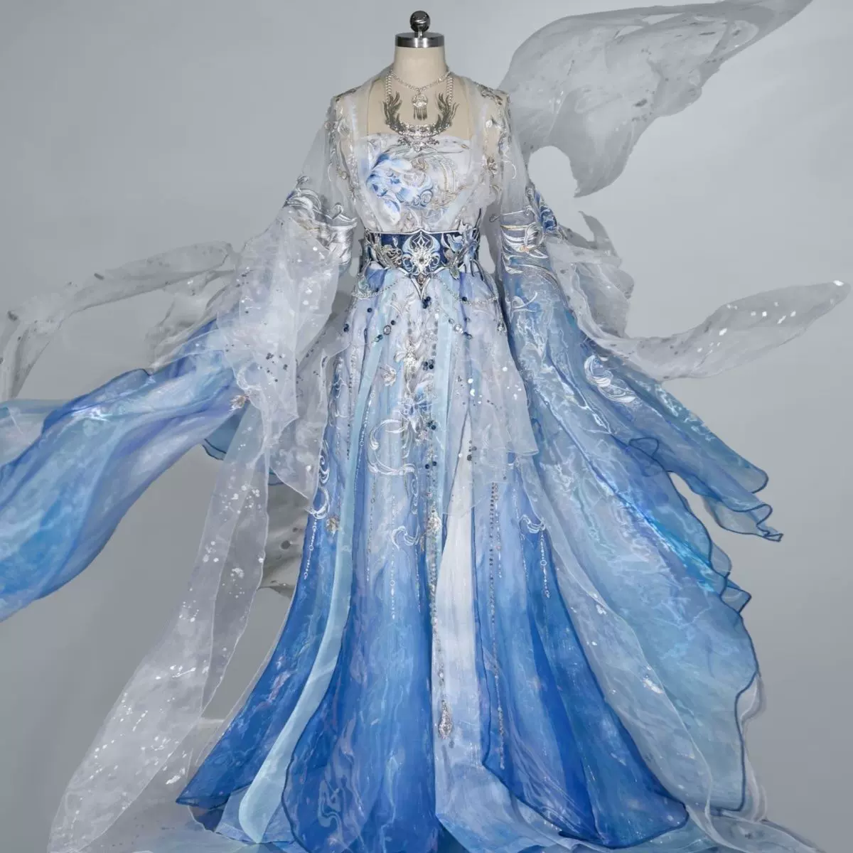 锦鲤少女明制原创重工拜年立领马面春秋汉服云肩新年刺绣中国套装