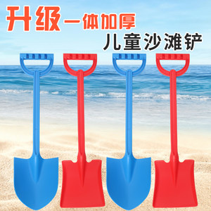 
Children play with sand shovel beach toys baby rushing to the beach to dig sand and digging tools plastic shovel large and thick