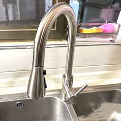 Accessories: Universal Anti-Splash Kitchen Hot and Cold Faucet, Rotating Basin, Shower, Standing Sink, Pull-Out Extendable