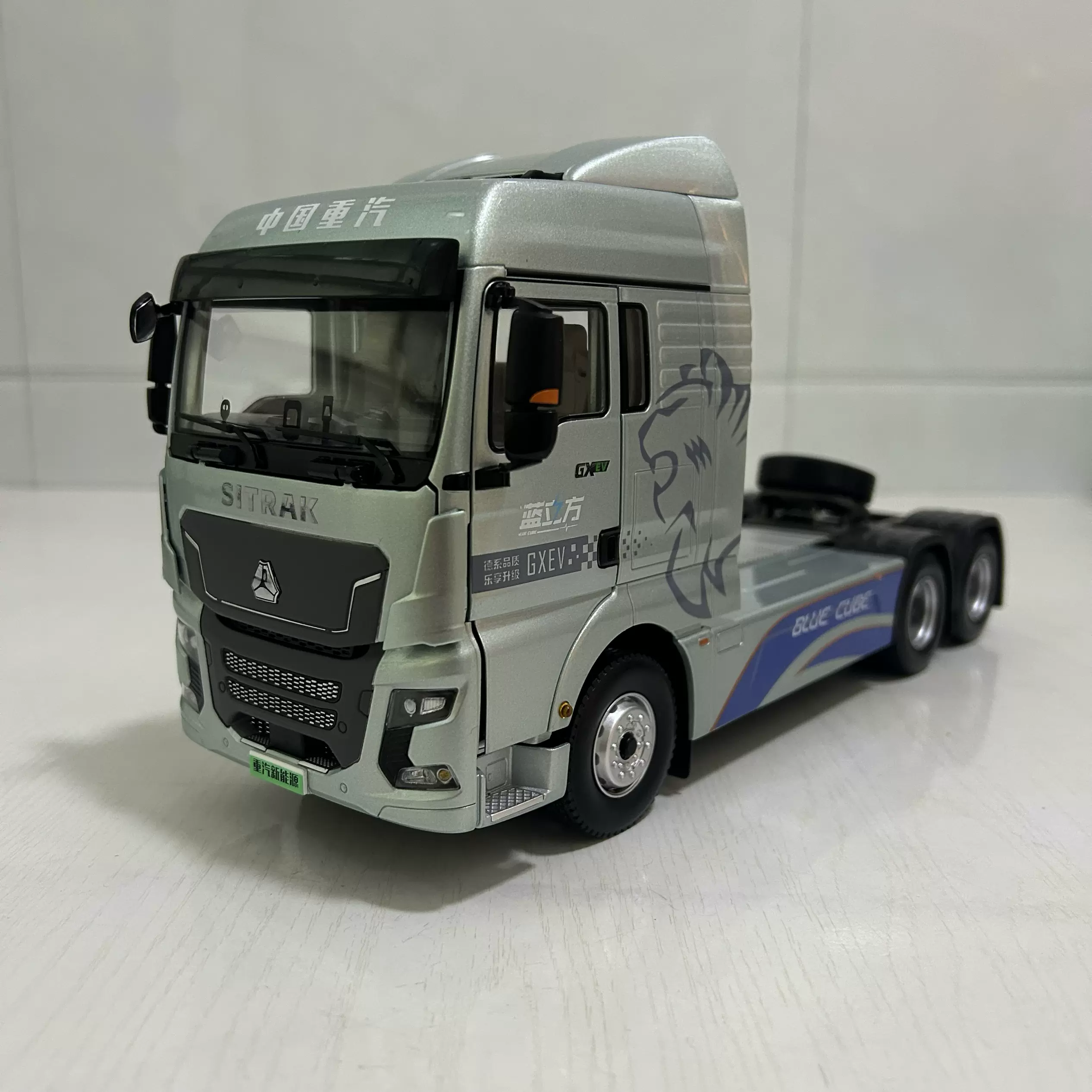 ミニカー 1/24 SANY 三⼀重⼯ 8×4 コンクリートミキサー車 ミニカー 1/24 SANY 三⼀重⼯ 8×4 コンクリートミキサー車