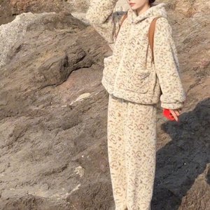 
Coral velvet leopard print hooded home wear set for women 2025 winter new style plus velvet thickened warm pajamas two-piece set