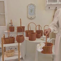 Rattan Woven Hand-Held Flower Arrangement, Imitation Rattan Hand-Woven Flower Shop Wicker Basket, Living Room Decoration, Photo Shoot, Pastoral Basket