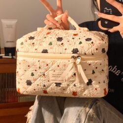 Cute Bear Portable Cosmetic Bag for Women, Large Capacity, Divided into Sections, Skincare and Toiletry Bag, Travel Storage Bag 2026