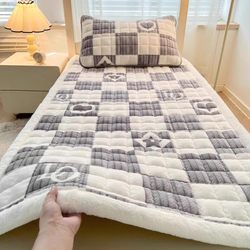Japanese Milk Velvet Mattress Pad for Home Bedroom, Student Dormitory, Single Bed, Winter Fleece Bed Cover, Mattress Pad, Quilt