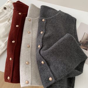 
1681 Literary retro temperament small gold buckle knitted vest loose short style slimming layered sweater top