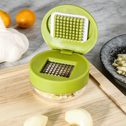 Kitchen Gadget Garlic Crusher Multifunctional Stainless Steel Household Press-Type Garlic Press Mini Garlic Crusher for Crushing Garlic into Paste