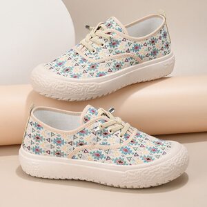 Spring and summer students anti-slip 2025 new women's breathable casual and not tired feet pedaling versatile lazy canvas shoes soft bottom