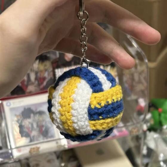 
Volleyball boy small volleyball pendant crochet knitted handmade yarn DIY material bag homemade gift keychain