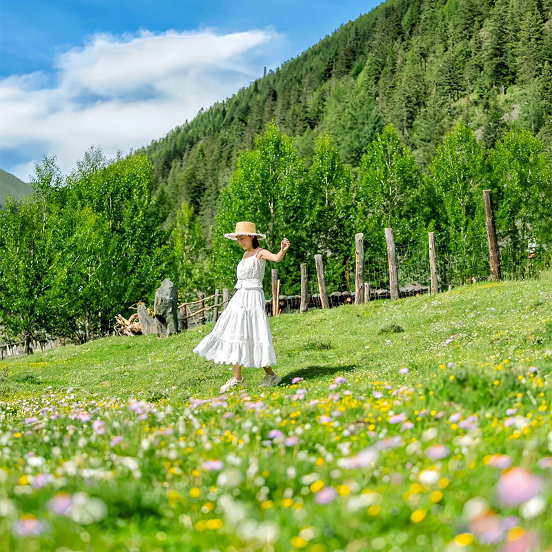 8人团 成都出发稻城亚丁鱼子西墨石公园四姑娘山6天5晚宽松纯玩团