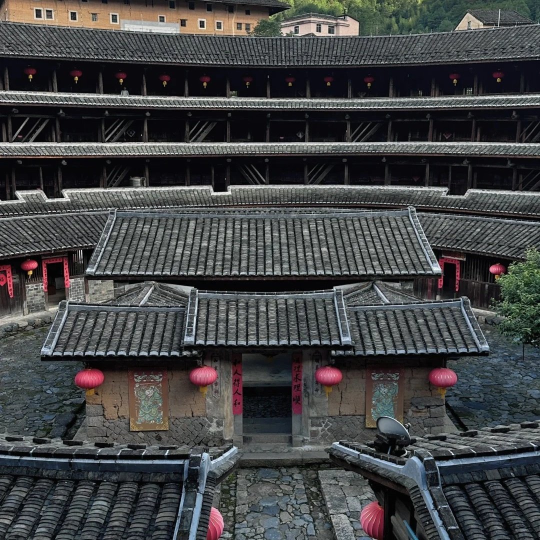 【2~8人私家团含票】龙岩旅游初溪土楼群+南靖云水谣包车一日游