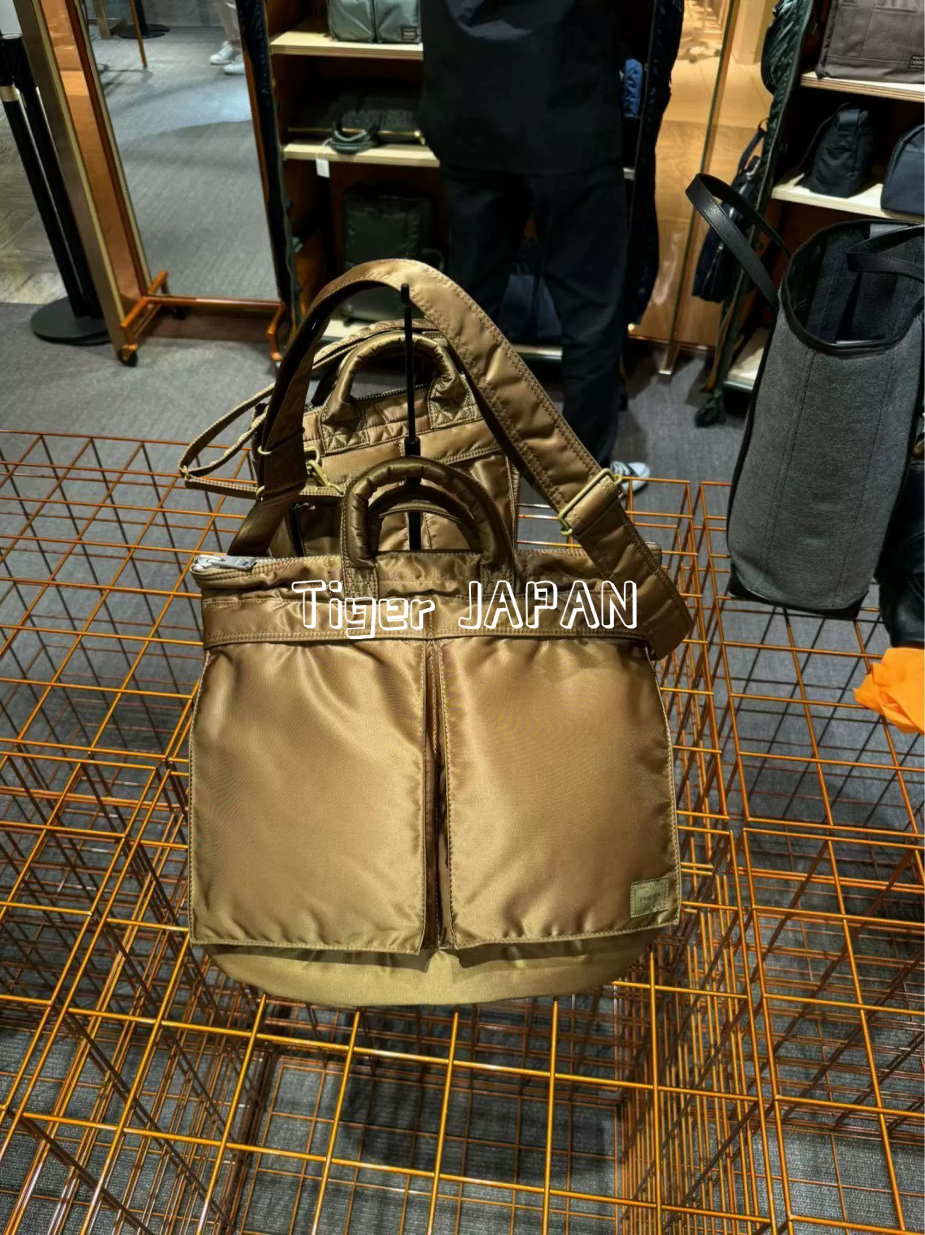 订购PORTER吉田包TANKER COYOTE HELMET BAG 90周年两用头盔包