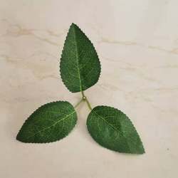 Simulated plants, simulated leaves, three roses, simulated flowers, artificial silk leaves, accessories, shooting bones, shooting props
