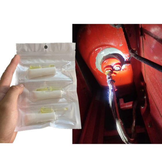 
Fuel tank refueling and inlet pipe oil leakage repair glue joint sealing and leakage repair special AB glue is resistant to gasoline. High corrosion resistance