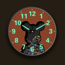 Modern Cartoon Luminous Clock, High-End Living Room Creative Clock, Light Luxury Violent Bear Restaurant Decoration Radio-Controlled Wall Clock