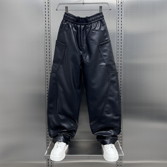 
New autumn and winter windproof and cold motorcycle riding leather pants for men loose straight warm pants handsome young harem pants